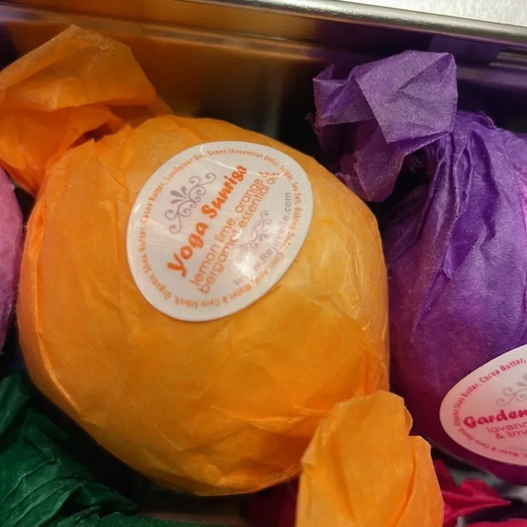 NWT Bath Bombs Aromatic Essential Oils. - Picture 7 of 11
